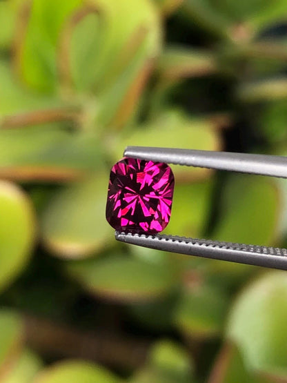 Natural Pink Malaya Garnet 1.24 ct, Tanzania