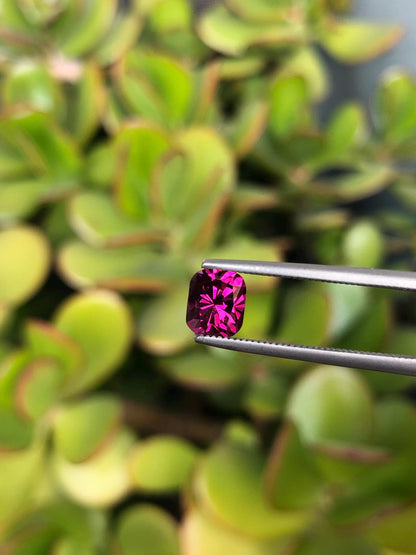 Natural Pink Malaya Garnet 1.24 ct, Tanzania